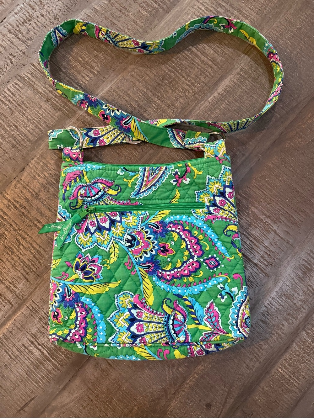 👛Vera Bradley Green Paisley Quilted Crossbody with Pink & Yellow Accents - Picture 2 of 3